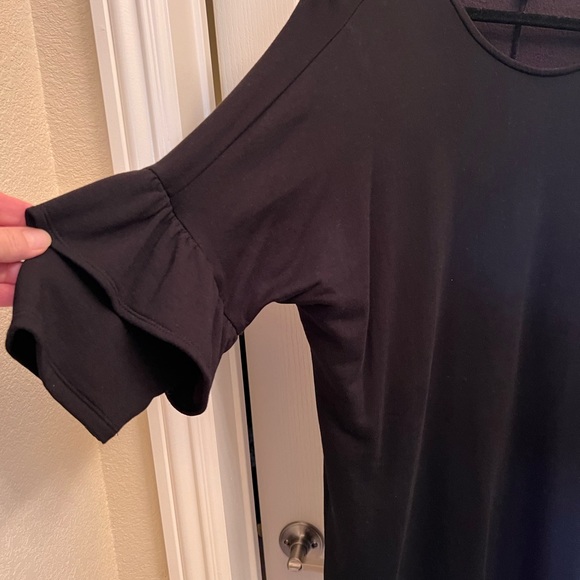 - Bobeau Black Dress with double stack sleeve with ruffle edges - Picture 3 of 6